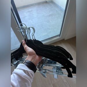 Black Velvet Hangers 16